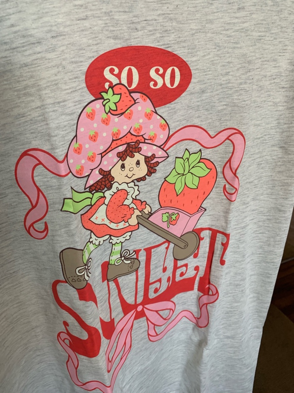 STRAWBERRY SHORTCAKE Grapic Light Gray Tee Shirt - Picture 3 of 4